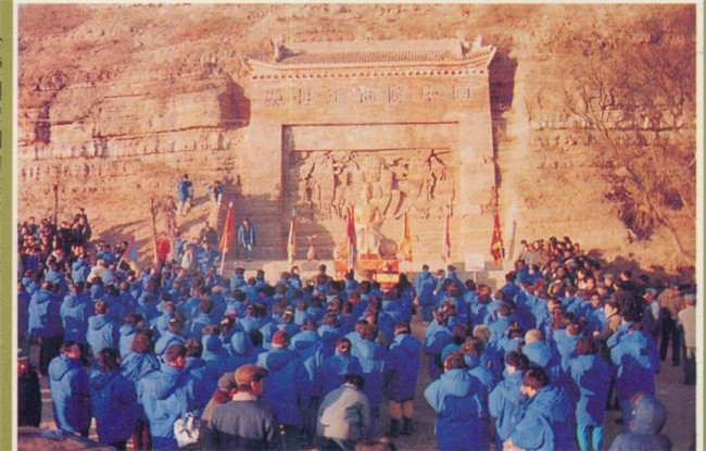 1990年12月7日，台湾信众第一次朝圣西王母法会留影。.jpg