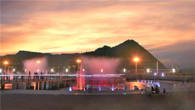 西王母宫山夜景.jpg